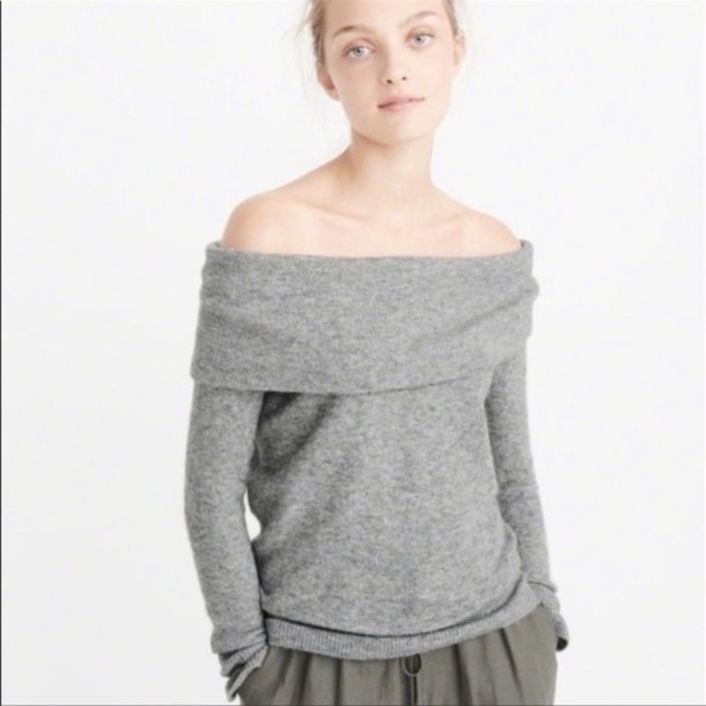 Abercrombie & Fitch Gray Off-the-Shoulder Sweater